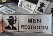 In UV Trên Kim Loại Là Gì? Công Nghệ In Cao Cấp Cho Biển Hiệu & Logo Inox